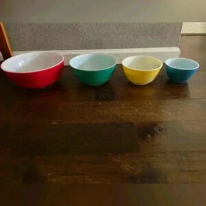 Vintage Mid Century Pyrex Nesting Mixing Bowl Set In Primary Colors